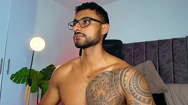 LiamGarcia1 online show from November 11, 2:39 pm