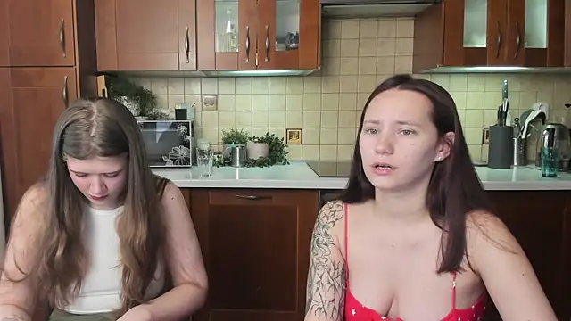 HotCaramellsTV online show from June 8, 11:32 am