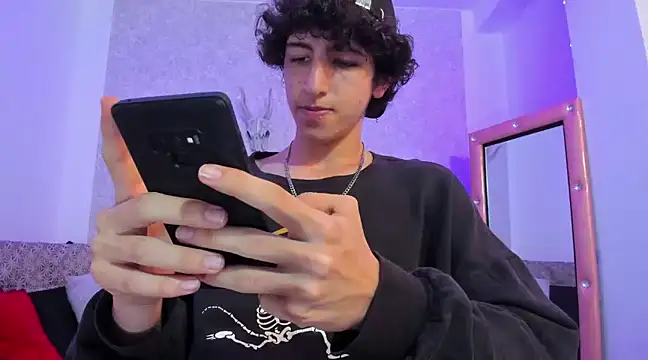 Kerverr  online show from February 3, 7:31 pm