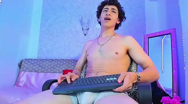 Kerverr  online show from March 9, 1:14 am