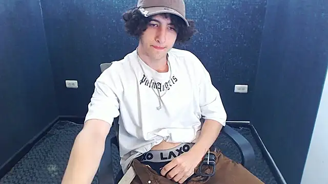 Kerverr  online show from November 6, 3:02 pm