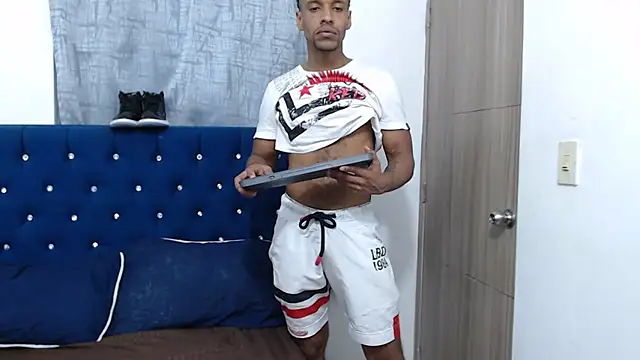 Snapshot of Salomon_koude chatting on January 25, 3:19 am Salomon koude online show from January 25, 3:19 am