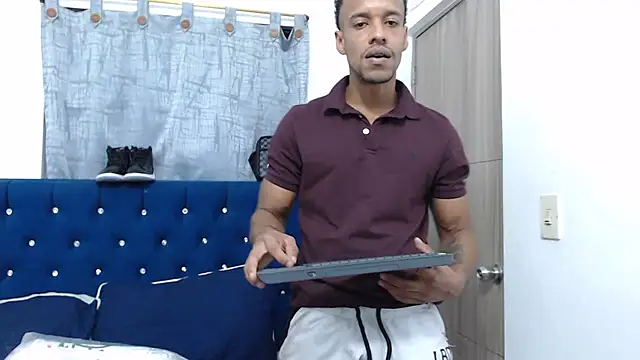 Snapshot of Salomon_koude chatting on January 25, 3:09 pm Salomon koude online show from January 25, 3:09 pm