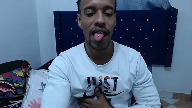 Snapshot of Salomon_koude chatting on February 6, 4:42 am Salomon koude online show from February 6, 4:42 am