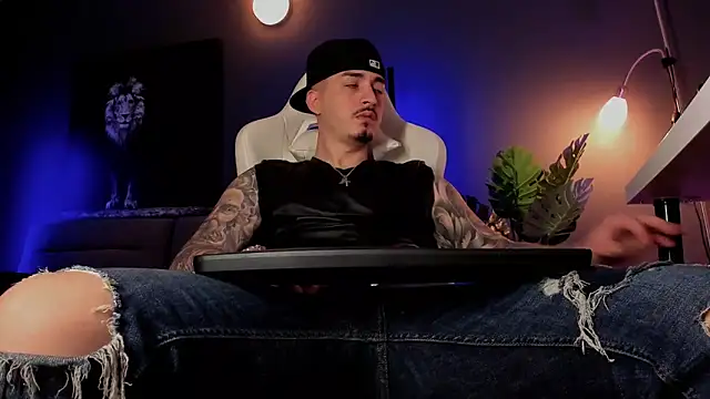 uptomatty online show from May 15, 7:26 am