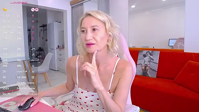 Snapshot of Sofia_Soul chatting on June 30, 11:33 am Sofia Soul online show from June 30, 11:33 am