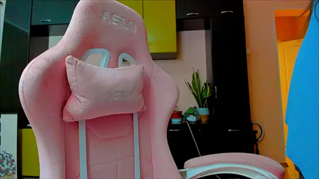 Snapshot of ameli_moon chatting on March 1, 5:48 pm ameli moon online show from March 1, 5:48 pm