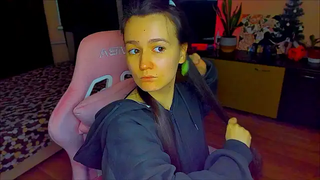 Snapshot of ameli_moon chatting on March 12, 1:45 am ameli moon online show from March 12, 1:45 am