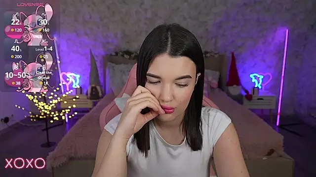 Snapshot of YourLolaBunny chatting on December 13, 5:49 am YourLolaBunny online show from December 13, 5:49 am
