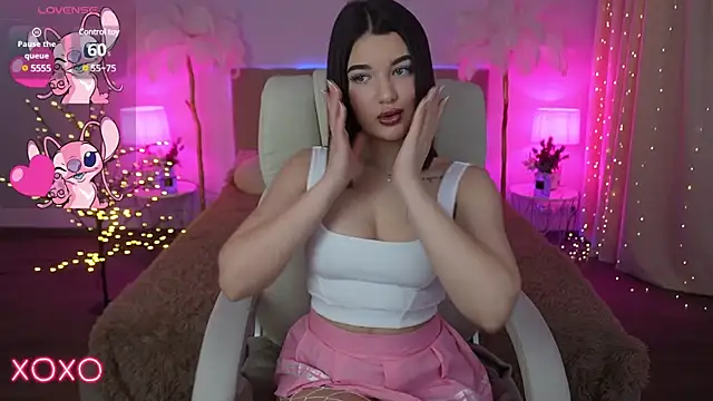 Snapshot of YourLolaBunny chatting on January 6, 2:03 pm YourLolaBunny online show from January 6, 2:03 pm