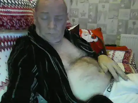 Snapshot of gibbo62 chatting on December 19, 12:45 am gibbo62 online show from December 19, 12:45 am