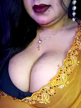 Snapshot of Suhanakhan00 chatting on March 2, 5:44 am Suhanakhan00 online show from March 2, 5:44 am