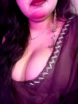 Suhanakhan00 online show from April 14, 7:47 am