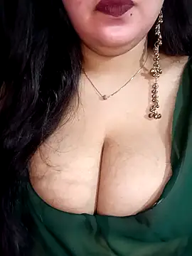 Suhanakhan00 online show from May 3, 10:10 am