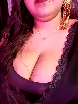 Suhanakhan00 online show from May 17, 8:27 pm