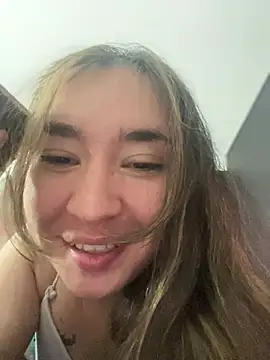 Snapshot of Sophie_LS chatting on March 18, 2:04 am Sophie LS online show from March 18, 2:04 am