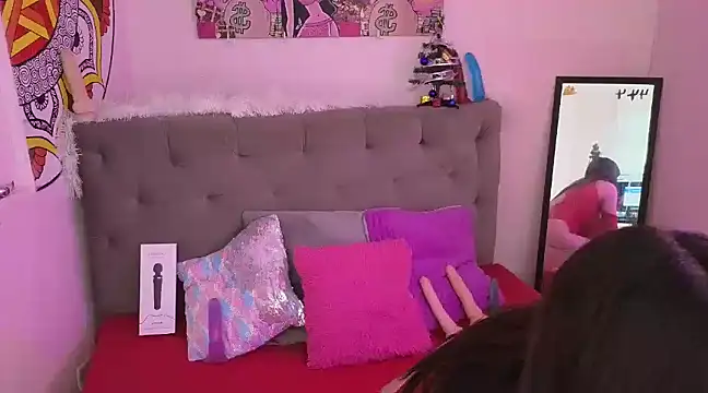 Snapshot of sarawiliamx chatting on December 12, 3:05 pm sarawiliamx online show from December 12, 3:05 pm