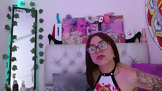 Snapshot of sarawiliamx chatting on February 18, 8:38 am sarawiliamx online show from February 18, 8:38 am