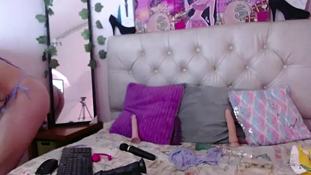 Snapshot of sarawiliamx chatting on February 28, 5:04 am sarawiliamx online show from February 28, 5:04 am