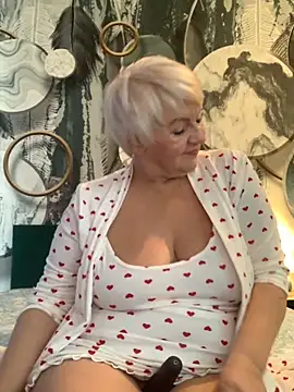 Laura Millf online show from October 28, 10:19 am