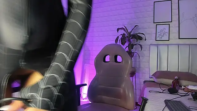 Lizzie-Evans online show from September 28, 12:10 pm