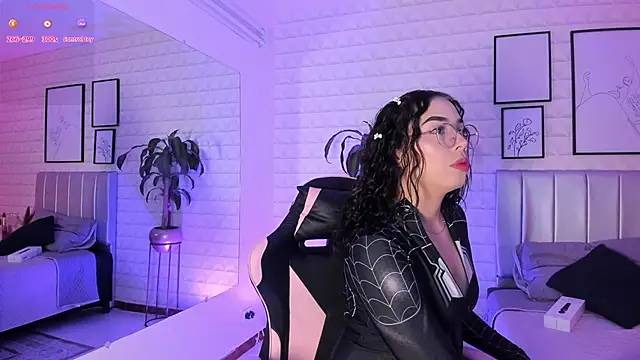 Lizzie-Evans online show from March 7, 12:02 pm