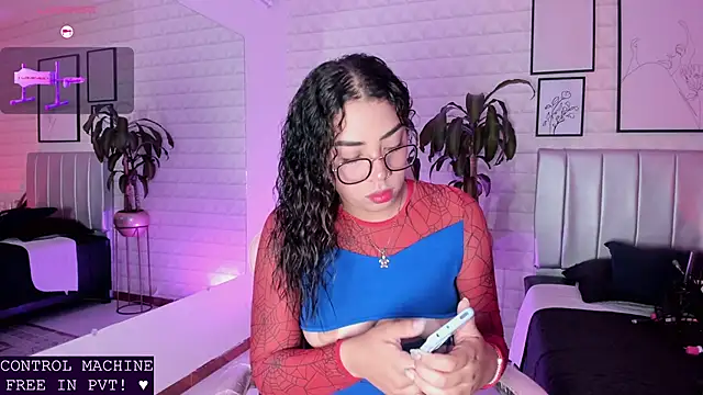 Lizzie-Evans online show from May 28, 12:02 pm