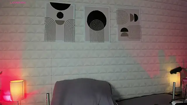 Lizzie-Evans online show from July 21, 12:07 pm