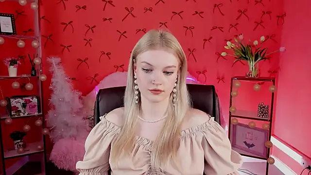 Snapshot of GraceGlamour chatting on December 15, 8:19 am GraceGlamour online show from December 15, 8:19 am