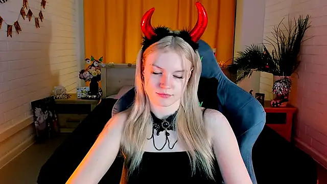 Snapshot of GraceGlamour chatting on December 18, 5:37 am GraceGlamour online show from December 18, 5:37 am
