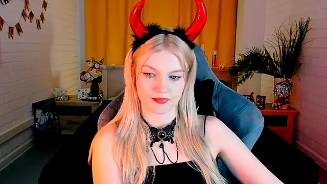 Snapshot of GraceGlamour chatting on December 18, 8:42 am GraceGlamour online show from December 18, 8:42 am