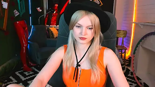 Snapshot of GraceGlamour chatting on December 23, 8:33 am GraceGlamour online show from December 23, 8:33 am