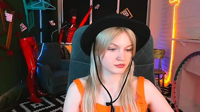 Snapshot of GraceGlamour chatting on December 23, 11:36 am GraceGlamour online show from December 23, 11:36 am