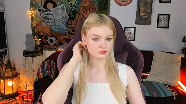 Snapshot of GraceGlamour chatting on December 27, 8:35 am GraceGlamour online show from December 27, 8:35 am