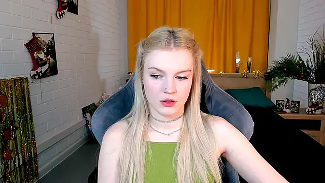 Snapshot of GraceGlamour chatting on December 28, 5:33 am GraceGlamour online show from December 28, 5:33 am