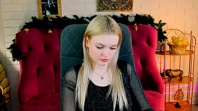 Snapshot of GraceGlamour chatting on December 30, 11:48 am GraceGlamour online show from December 30, 11:48 am