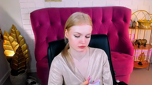 Snapshot of GraceGlamour chatting on January 13, 8:37 am GraceGlamour online show from January 13, 8:37 am