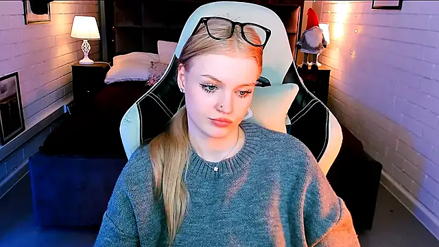 Snapshot of GraceGlamour chatting on January 14, 11:31 am GraceGlamour online show from January 14, 11:31 am