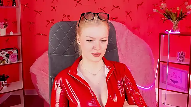 Snapshot of GraceGlamour chatting on January 22, 8:29 am GraceGlamour online show from January 22, 8:29 am
