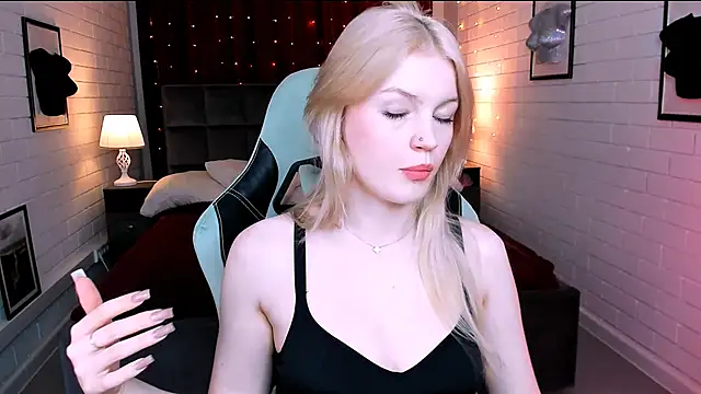 Snapshot of GraceGlamour chatting on January 23, 5:24 am GraceGlamour online show from January 23, 5:24 am