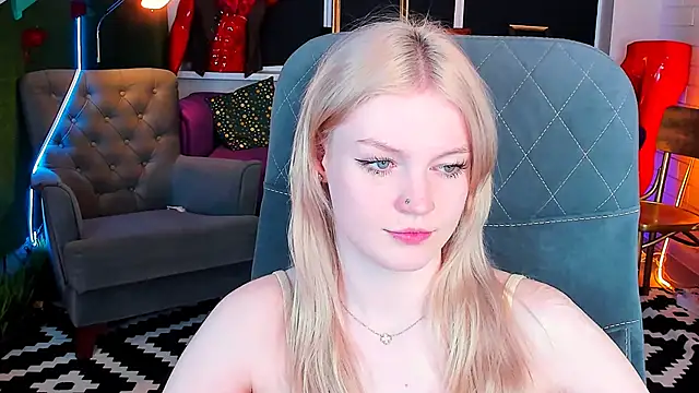 Snapshot of GraceGlamour chatting on February 5, 8:21 am GraceGlamour online show from February 5, 8:21 am