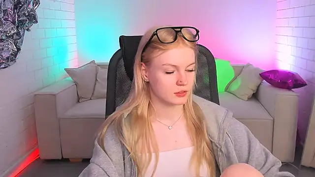 Snapshot of GraceGlamour chatting on February 10, 5:14 am GraceGlamour online show from February 10, 5:14 am