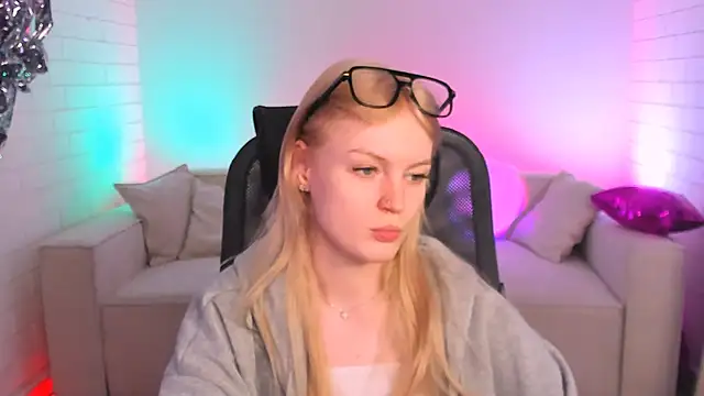 Snapshot of GraceGlamour chatting on February 10, 8:20 am GraceGlamour online show from February 10, 8:20 am