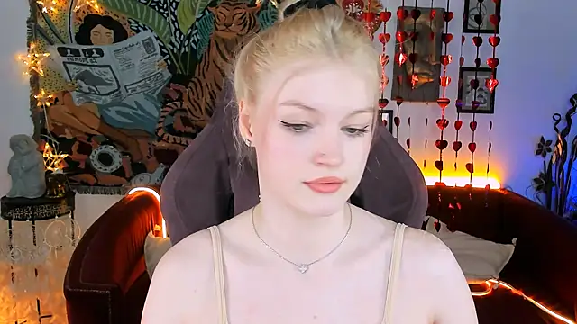 Snapshot of GraceGlamour chatting on February 15, 8:11 am GraceGlamour online show from February 15, 8:11 am