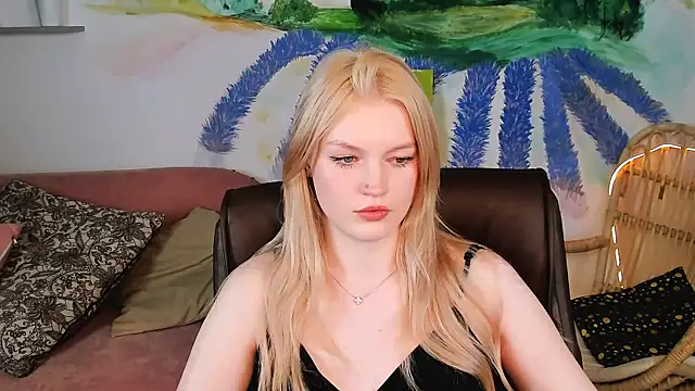 Snapshot of GraceGlamour chatting on February 17, 8:19 am GraceGlamour online show from February 17, 8:19 am
