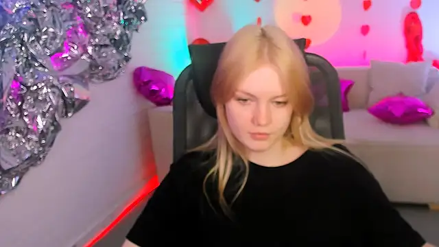 Snapshot of GraceGlamour chatting on February 22, 8:18 am GraceGlamour online show from February 22, 8:18 am