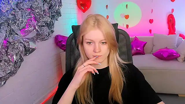 Snapshot of GraceGlamour chatting on February 22, 11:24 am GraceGlamour online show from February 22, 11:24 am