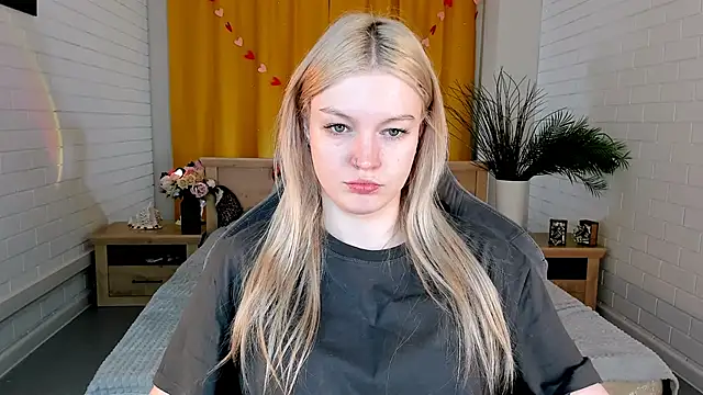 Snapshot of GraceGlamour chatting on March 4, 5:00 am GraceGlamour online show from March 4, 5:00 am