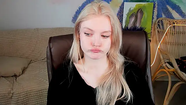 Snapshot of GraceGlamour chatting on March 12, 11:20 am GraceGlamour online show from March 12, 11:20 am