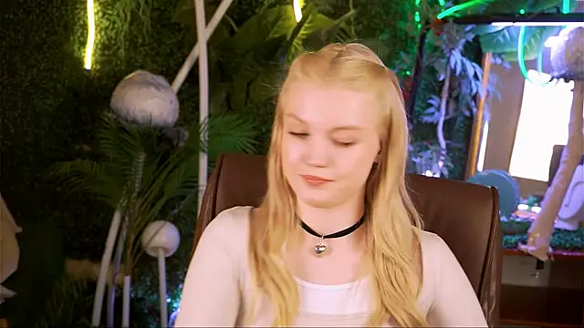 Snapshot of GraceGlamour chatting on March 17, 8:29 am GraceGlamour online show from March 17, 8:29 am
